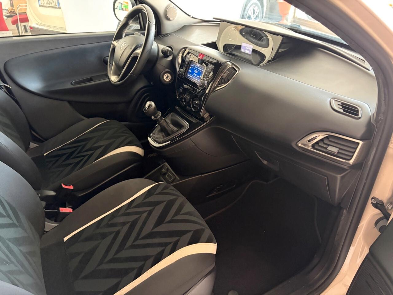 LANCIA YPSILON 1.2 69 CV 5 PORTE PLATINUM