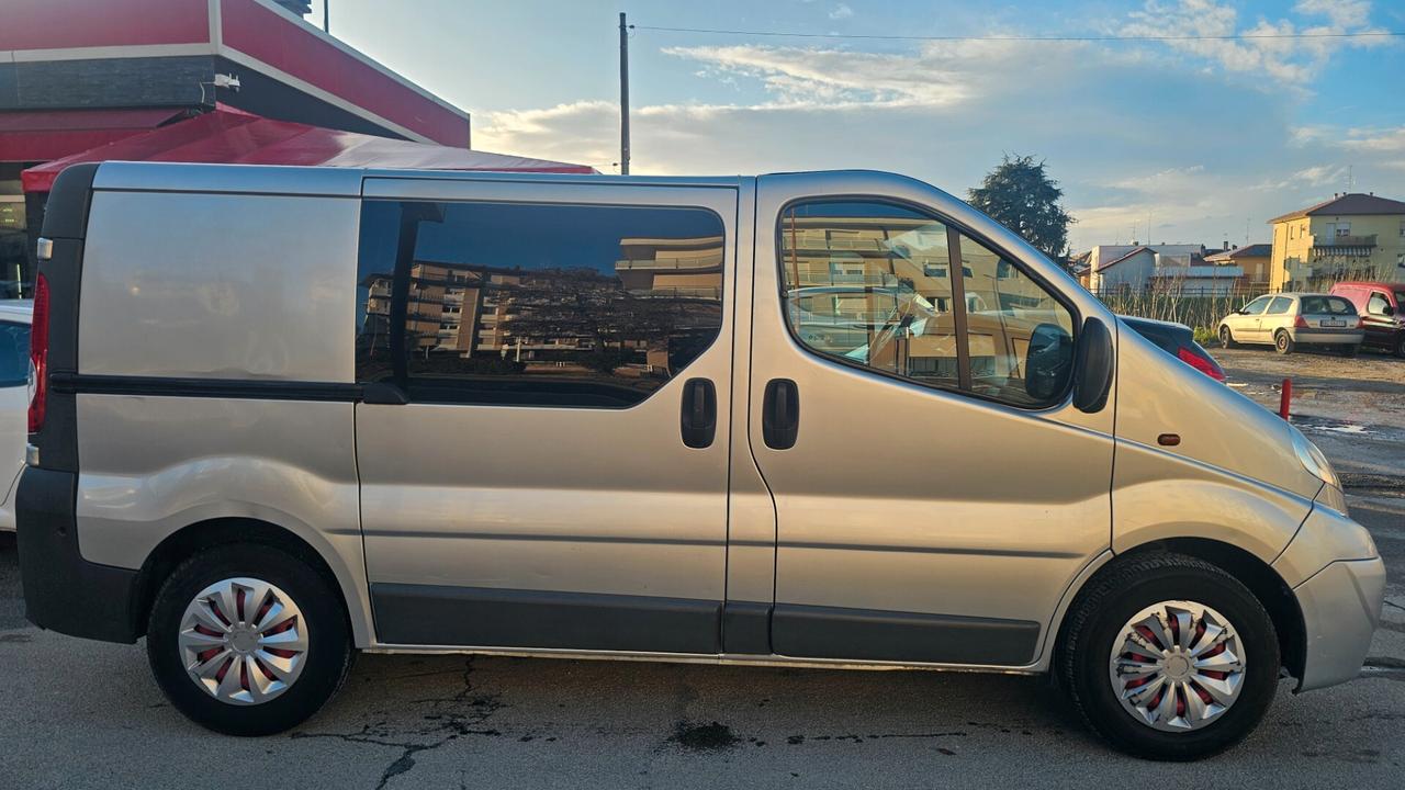 Opel Vivaro 2.0 CDTI 114CV / 6 POSTI/ GANCIO TRAINO