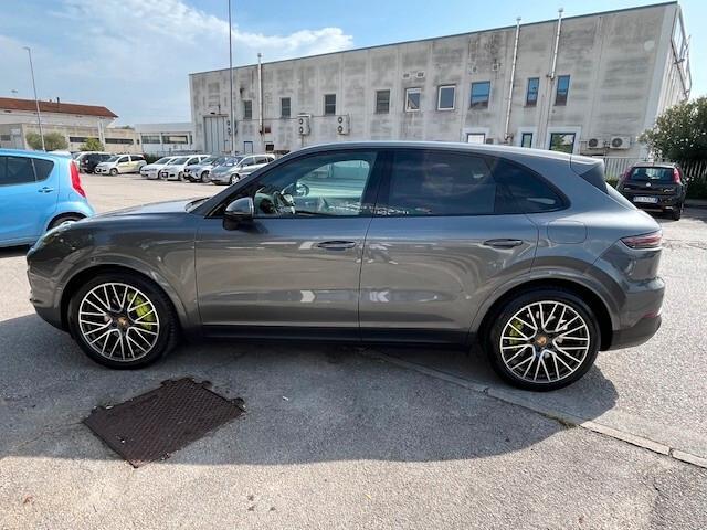 Porsche Cayenne 3.0 V6 E-Hybrid Approved