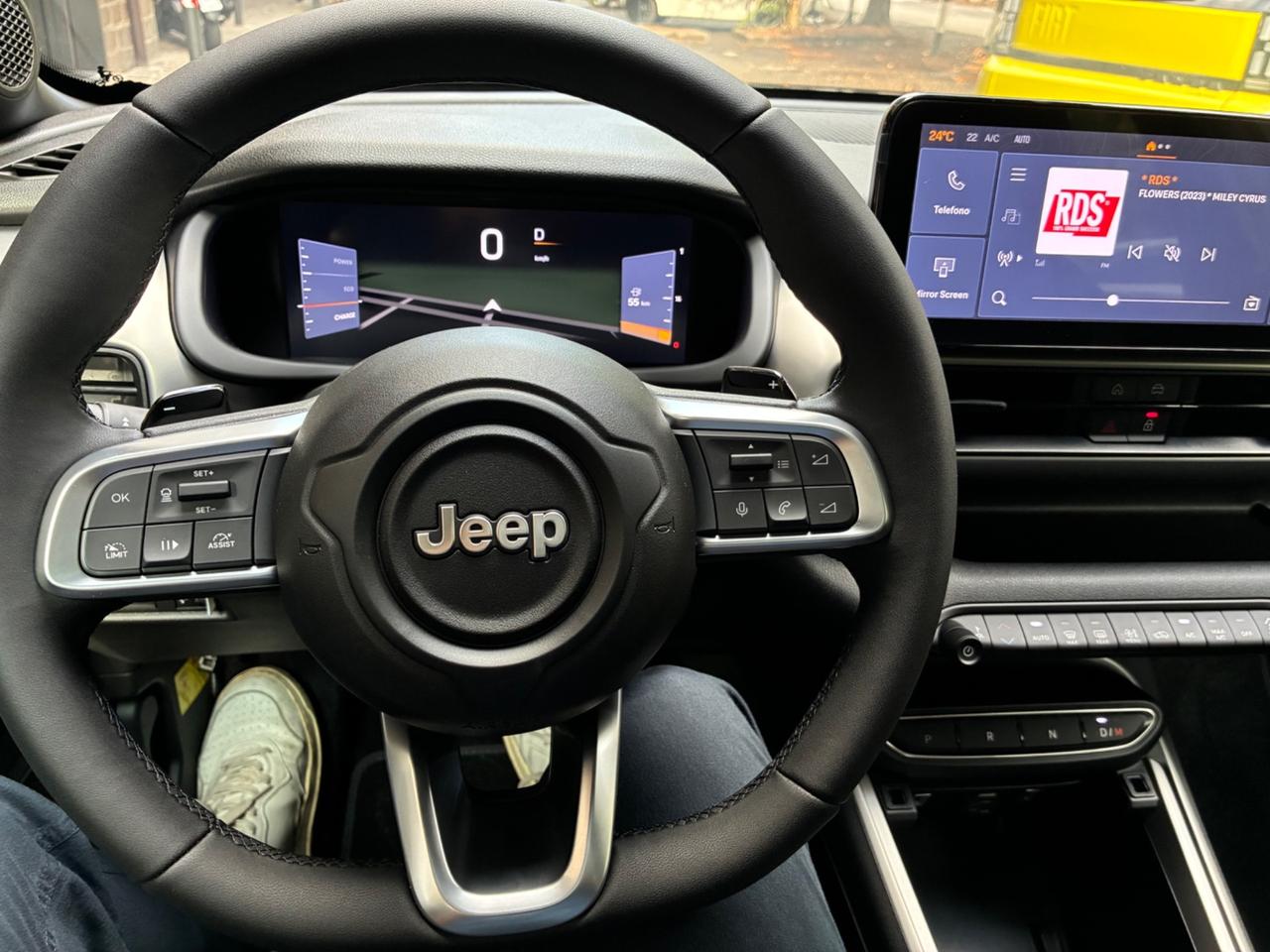 Jeep Avenger Hybrid Summit tetto apribile e navi