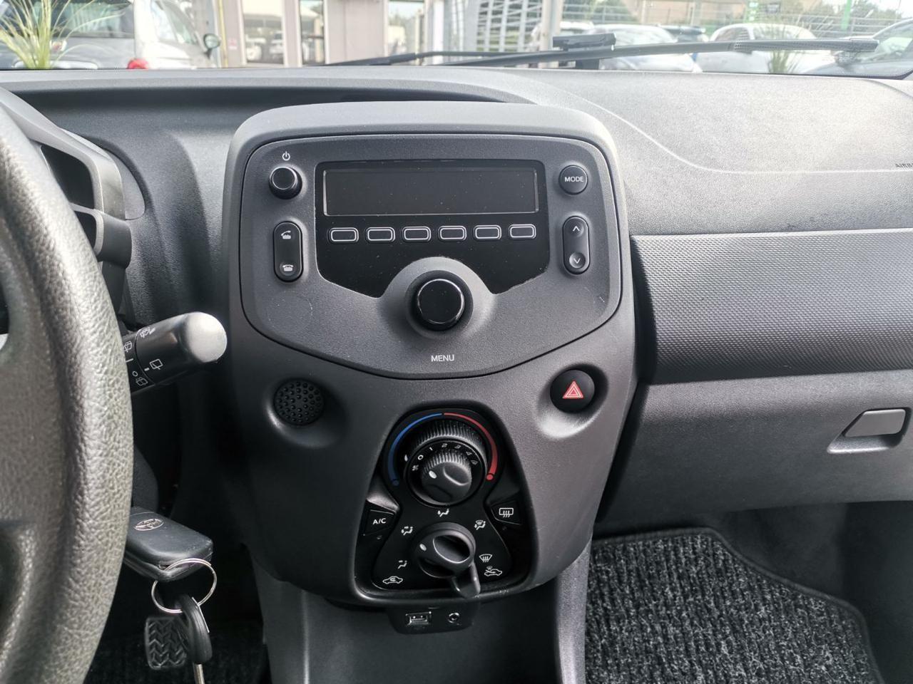 Toyota Aygo Connect 1.0 VVT-i 72CV 5 porte x-business