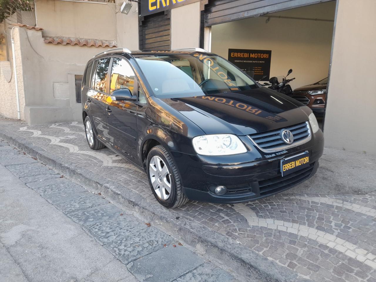 Volkswagen Touran 1.6 FSI Highline