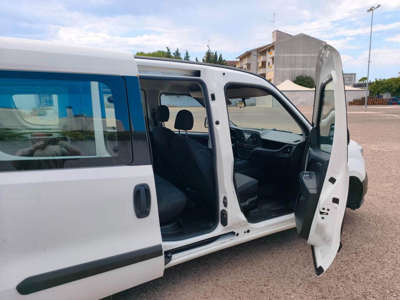 Fiat doblo autocarro 5 posti ( 12 mesi di garanzia completa)