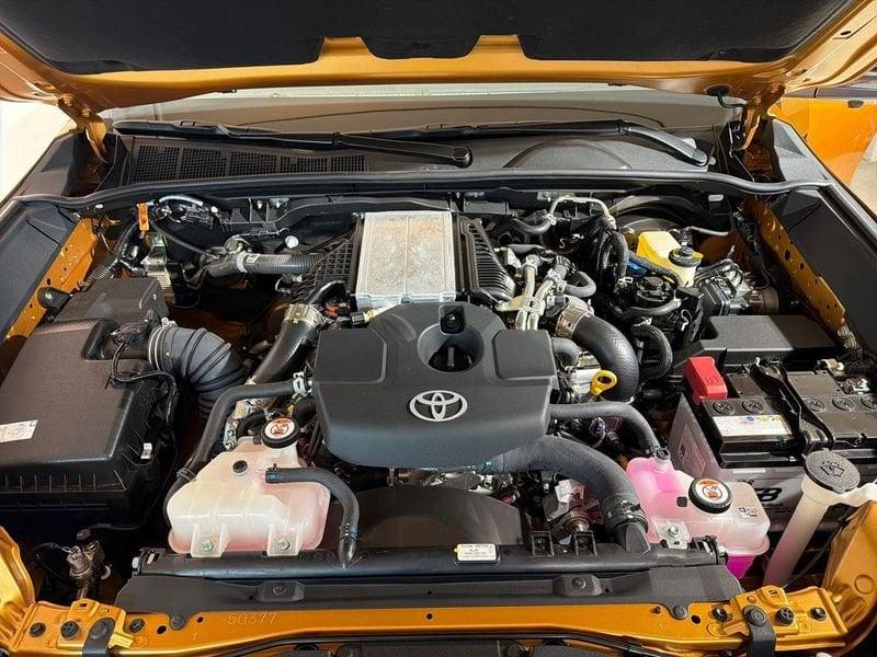 Toyota Hilux 2.8 DIESEL MILD HYBRID 48V 204 CV AUT INVINCIBLE