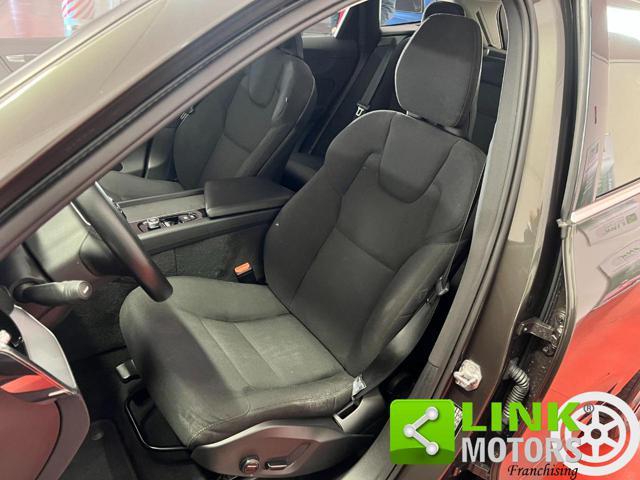 VOLVO XC60 B4 (d) Geartronic Momentum Pro
