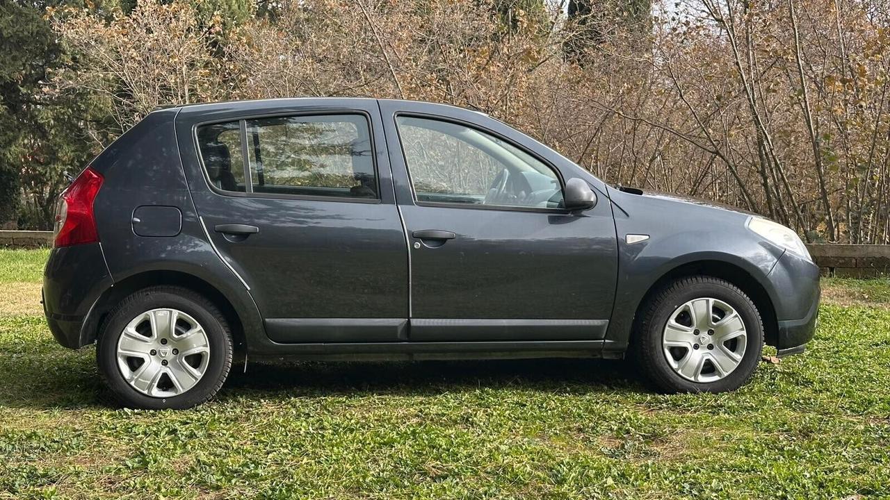 Dacia Sandero 1.2 16V Lauréate GPL 2010 NEOP leggi testo