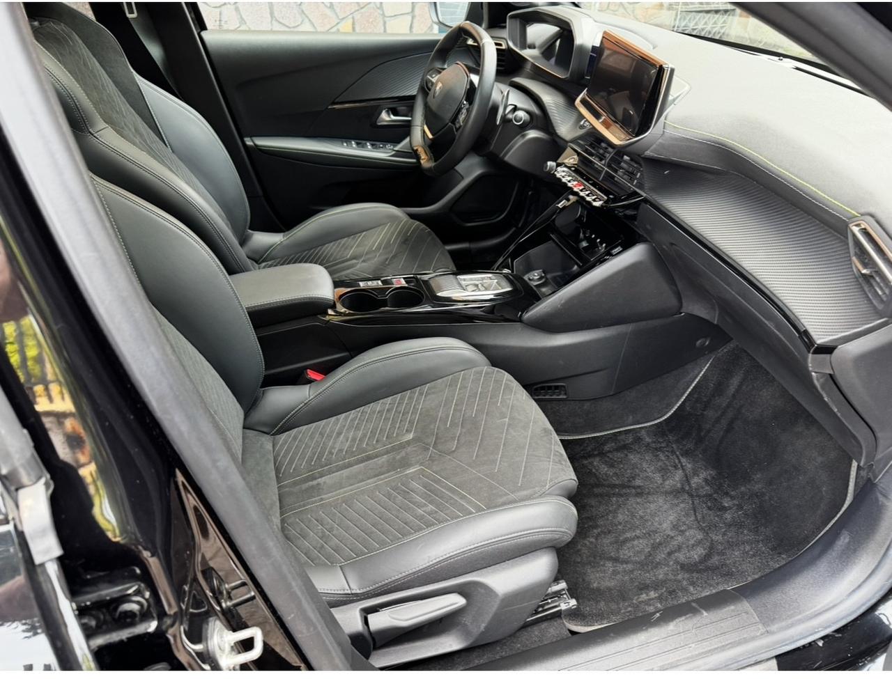 Peugeot 208 Hybrid 136 e-DCS6 GT
