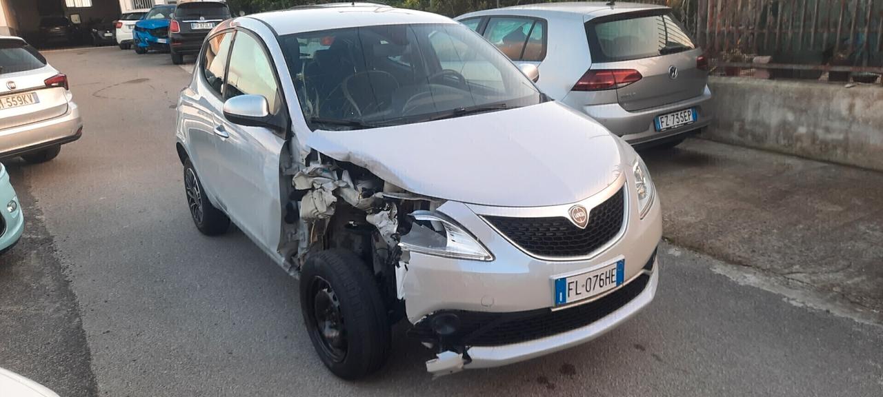 Lancia Ypsilon 0.9 TwinAir 85 CV 5 porte Metano Ecochic Mya