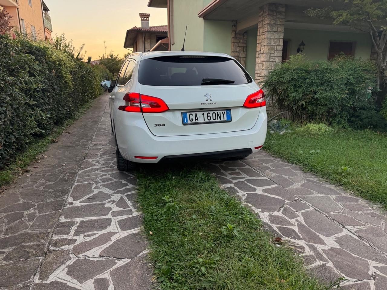 Peugeot 308 BlueHDi 130 S&S SW Allure bianco perla