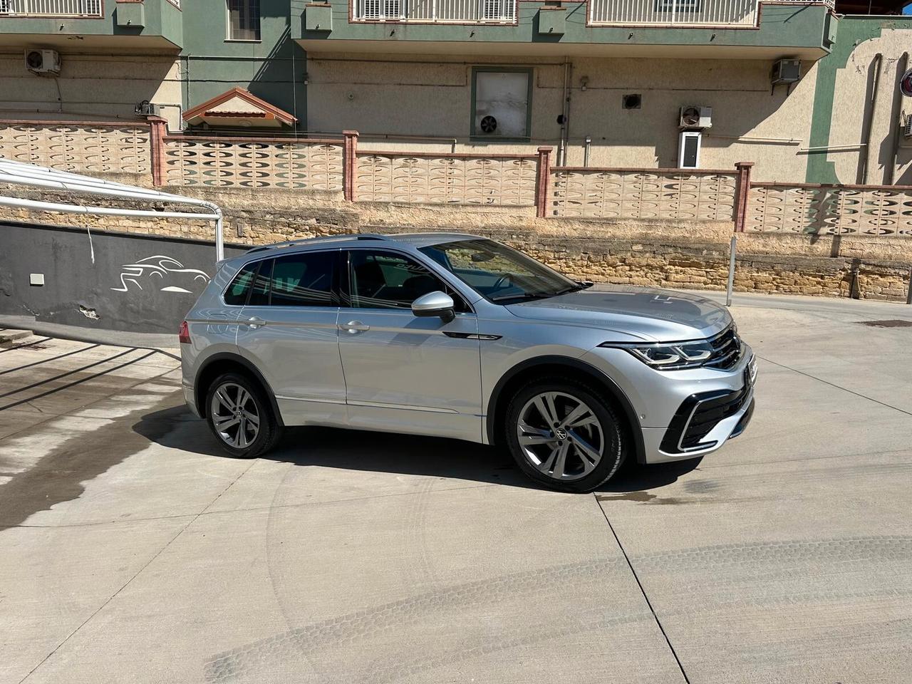 Volkswagen Tiguan 2.0 TDI 150 CV SCR DSG 4MOTION R-Line