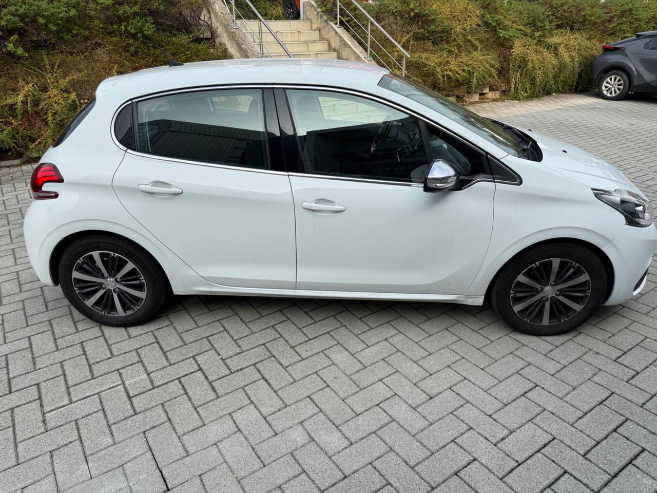 Peugeot 208 PureTech 82 3 porte Allure