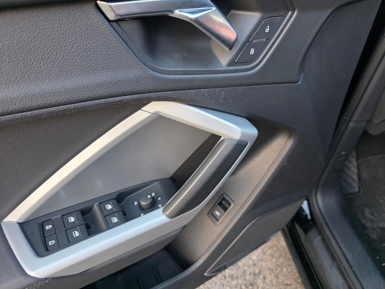 Audi Q3 35 TDI S tronic Identity Black