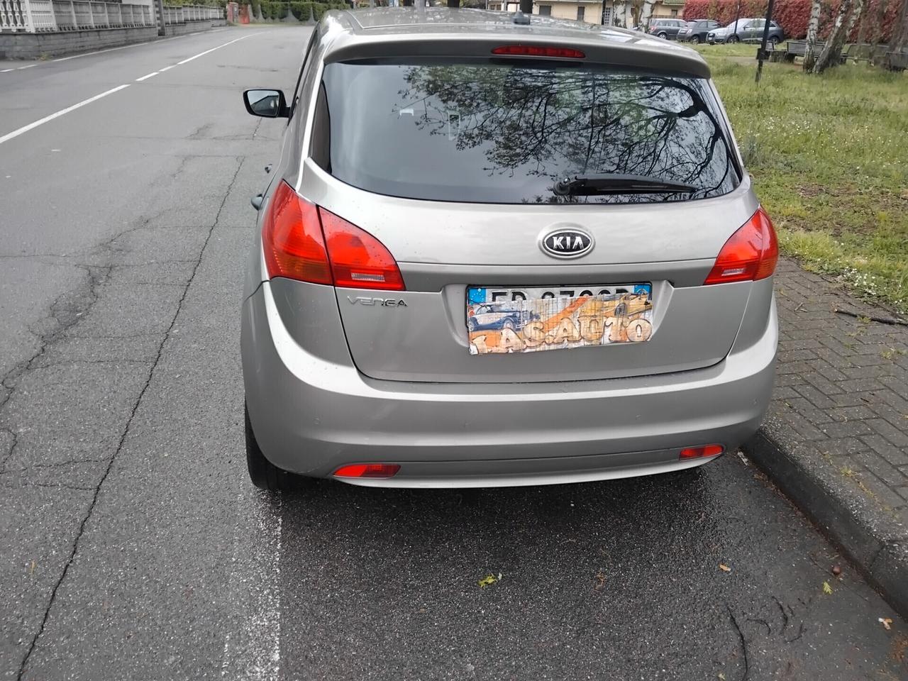 Kia Venga 1.4 CRDi 90CV Cool 5 PORTE EURO 5 KM 140 MILA IDEALE X NEO PATENTATI A 3.999 EURO