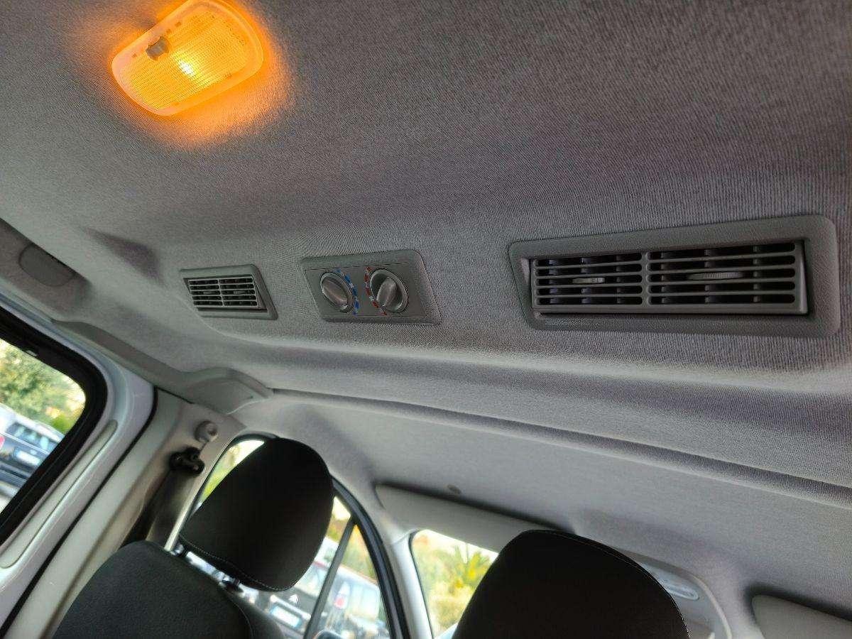 Opel Vivaro 9 Posti Passo Lungo + Gancio Traino