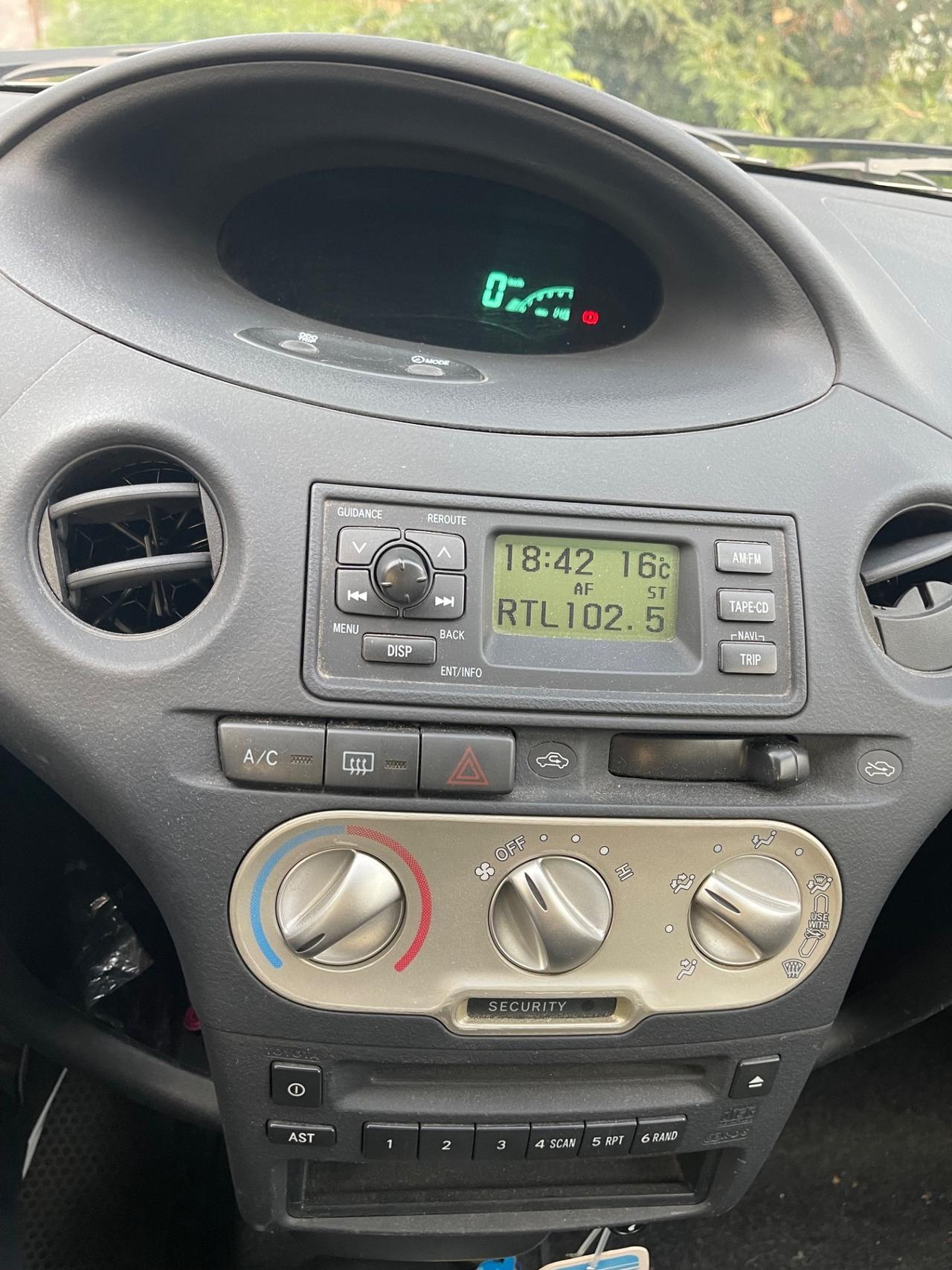 Toyota Yaris 1.0i 16V cat 3 porte
