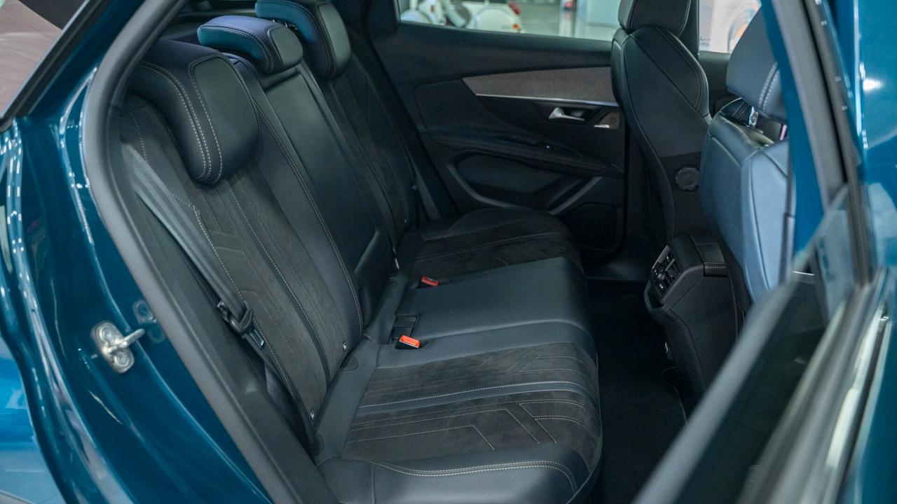 Peugeot 3008 1.5 BLUEHDI GT PACK SES 131 CV EAT8 AUTO FOCAL VIR