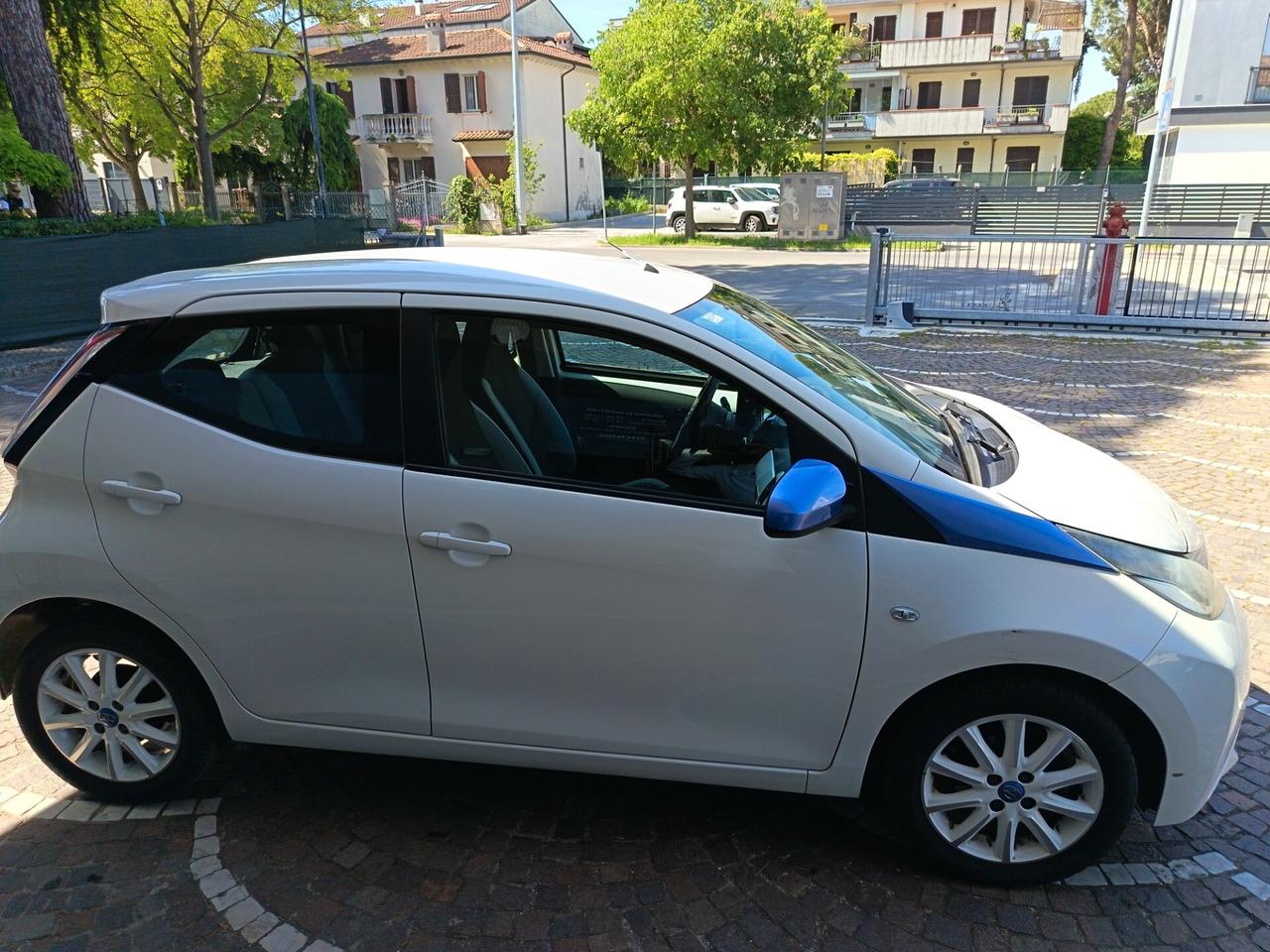 Toyota Aygo 1.0 VVT-i 69 CV 5 porte x-cool