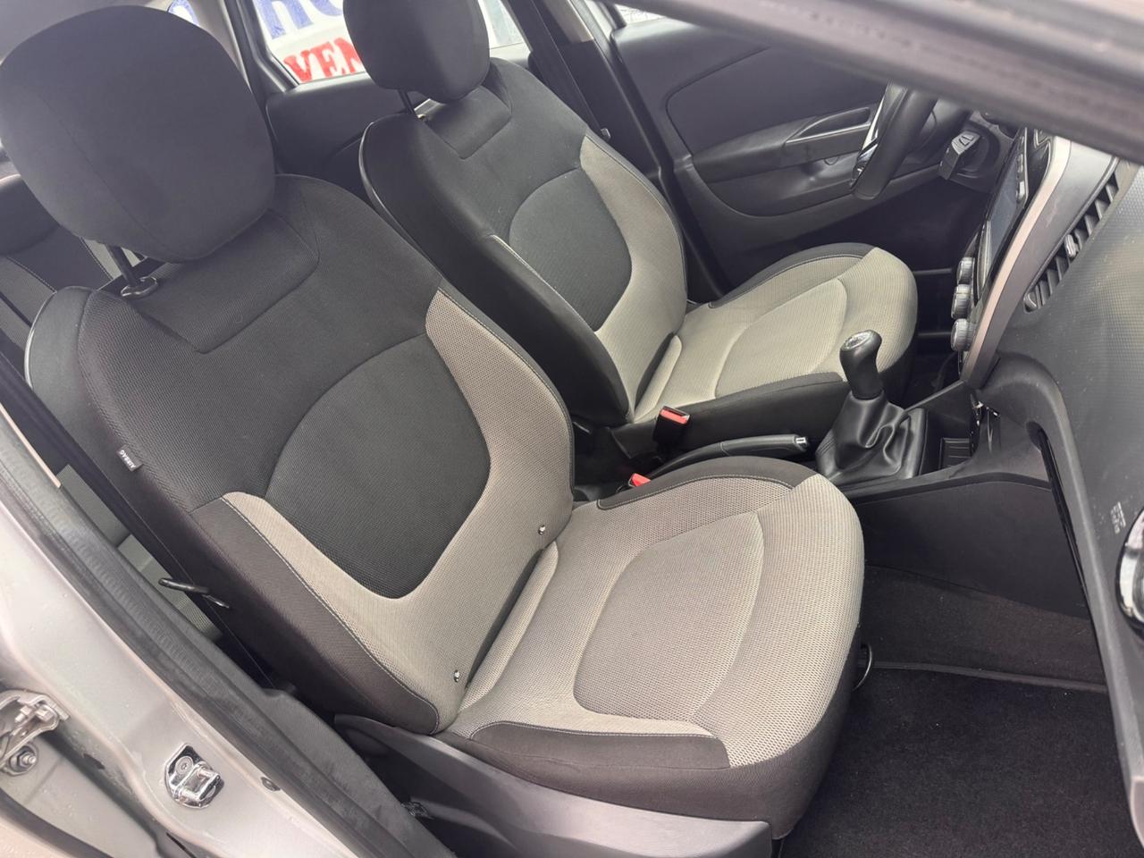 Renault Captur dCi 90 CV neopaten garanzia 12 mesi