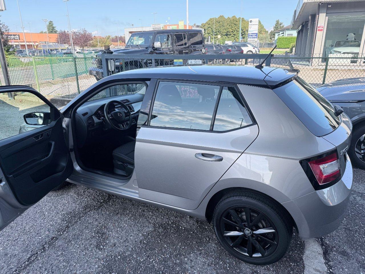 Skoda Fabia 5 Porte Fabia 1.0 mpi Twin Color Design Edition Argento 60cv
