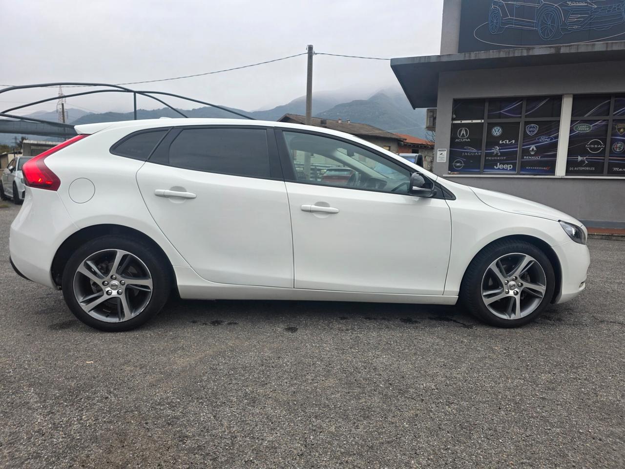 Volvo V40 D2 R-design Momentum