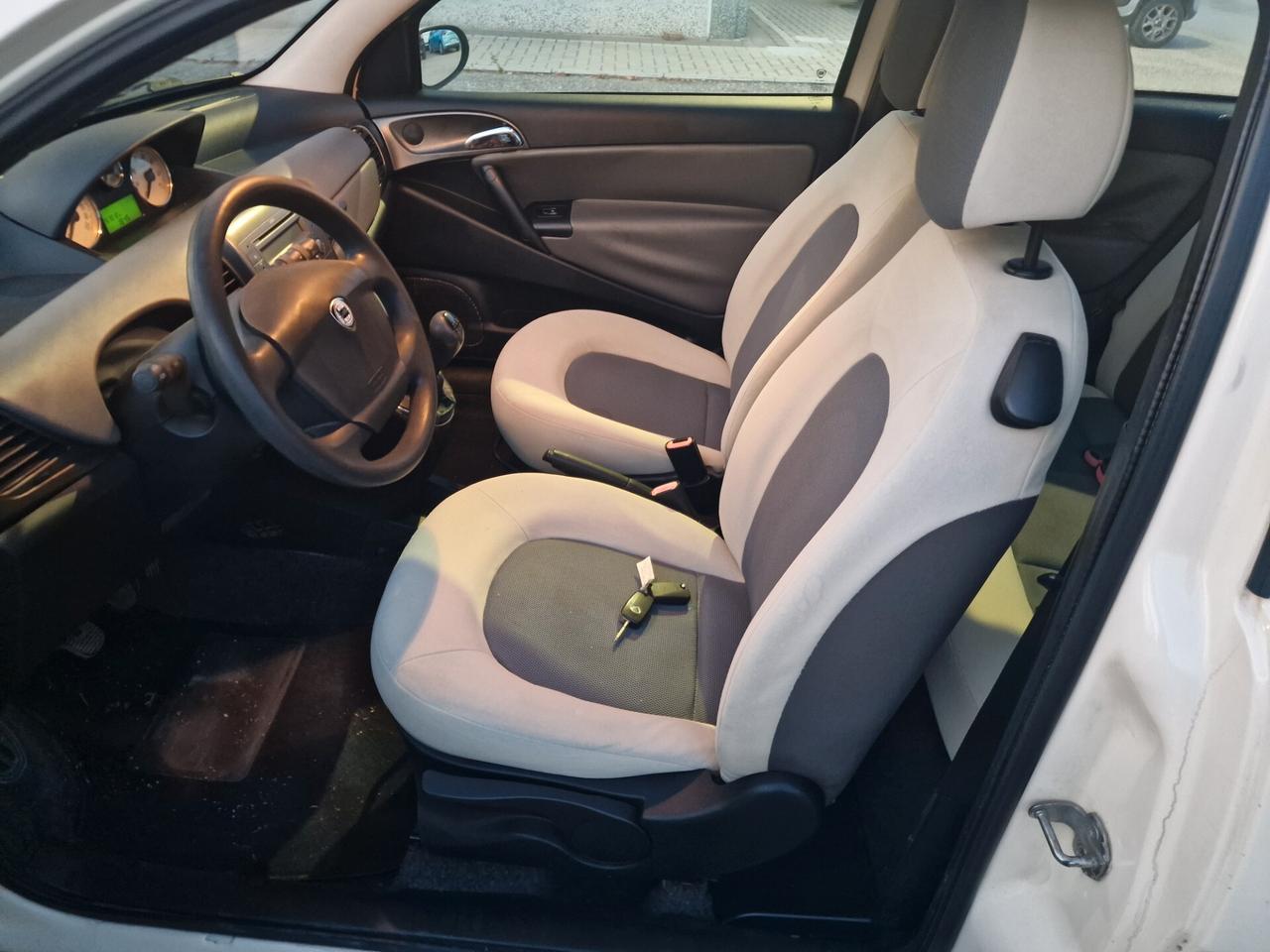 Lancia Ypsilon 1.3 MJT 75 CV Argento