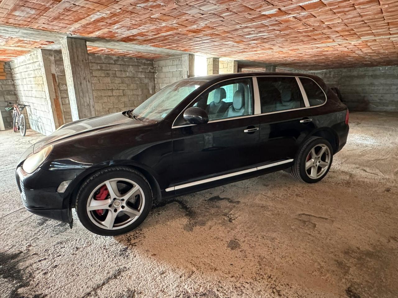 PORSCHE CAYENNE TURBO PRIMA SERIE-500 CV