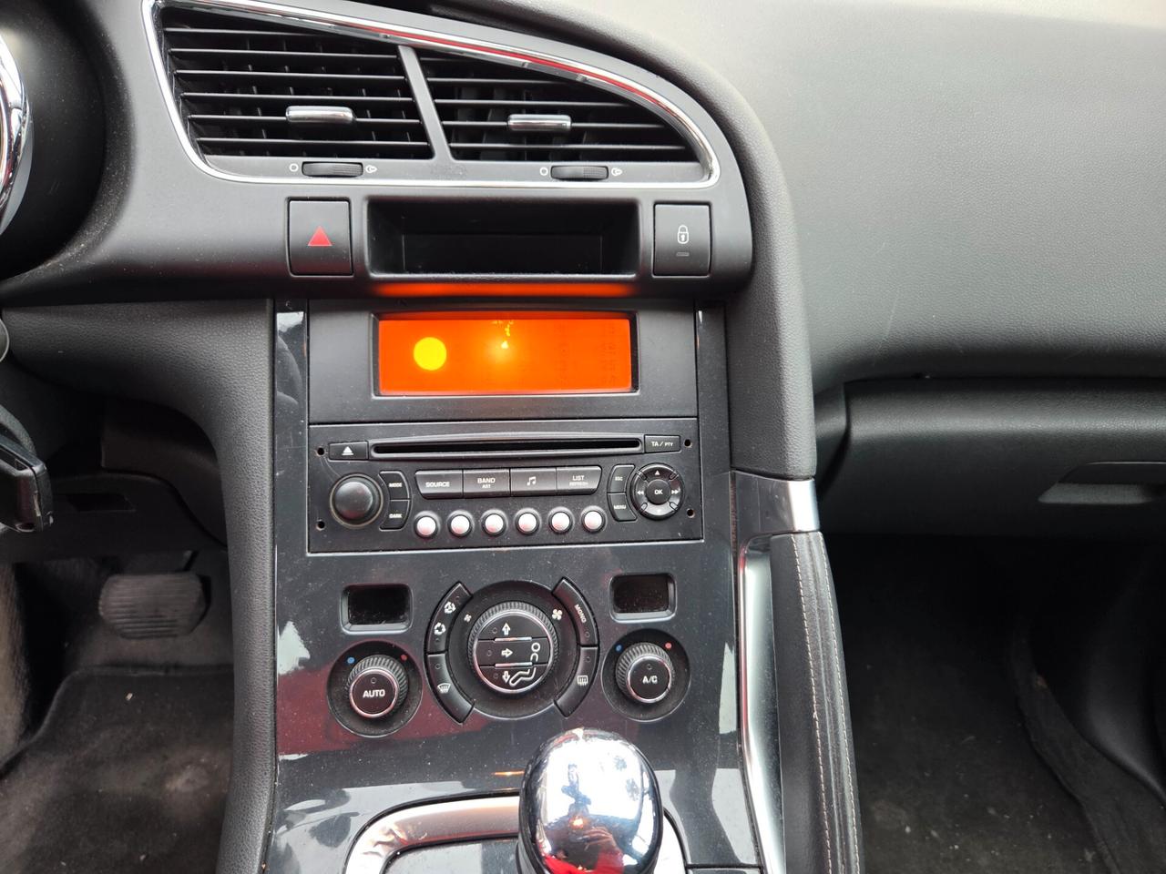 Peugeot 3008 1.6 HDi 110CV cambio robotizzato Tecno