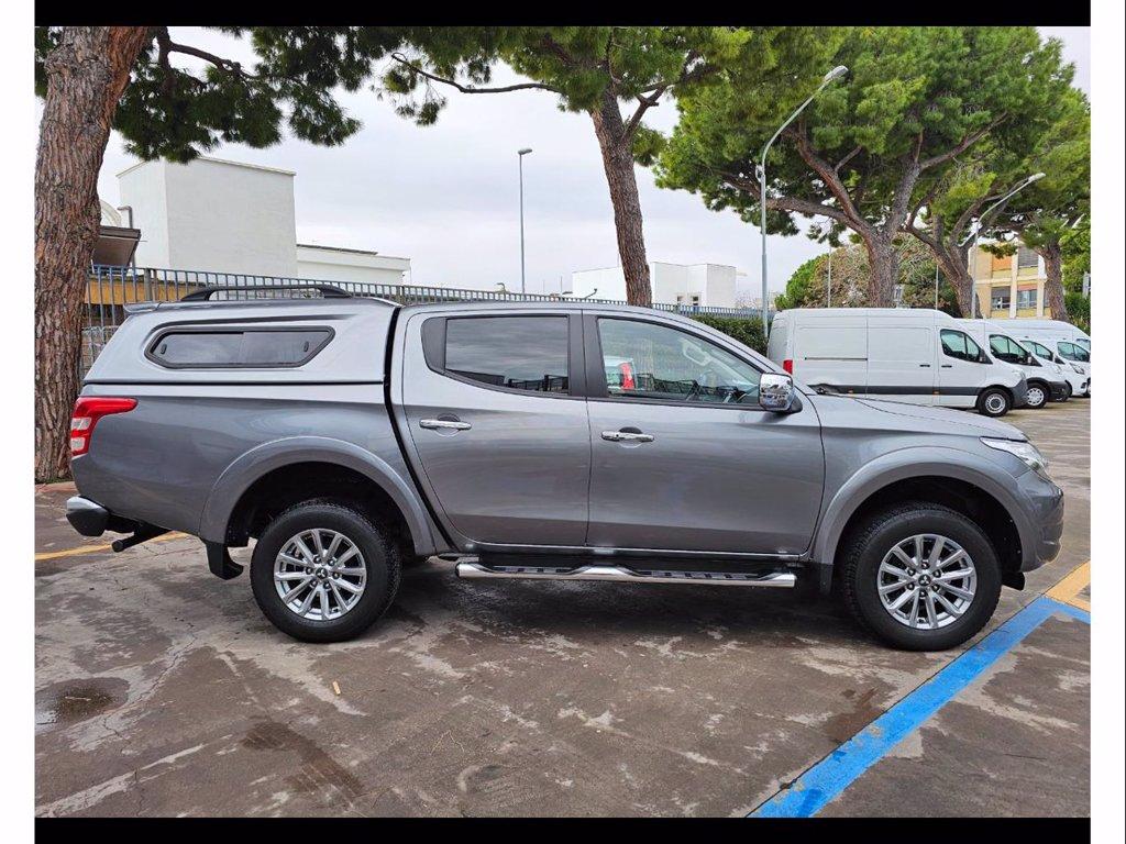 MITSUBISHI L200 d.cab 2.4d intense diamond pack 4wd 181cv n1 auto del 2016