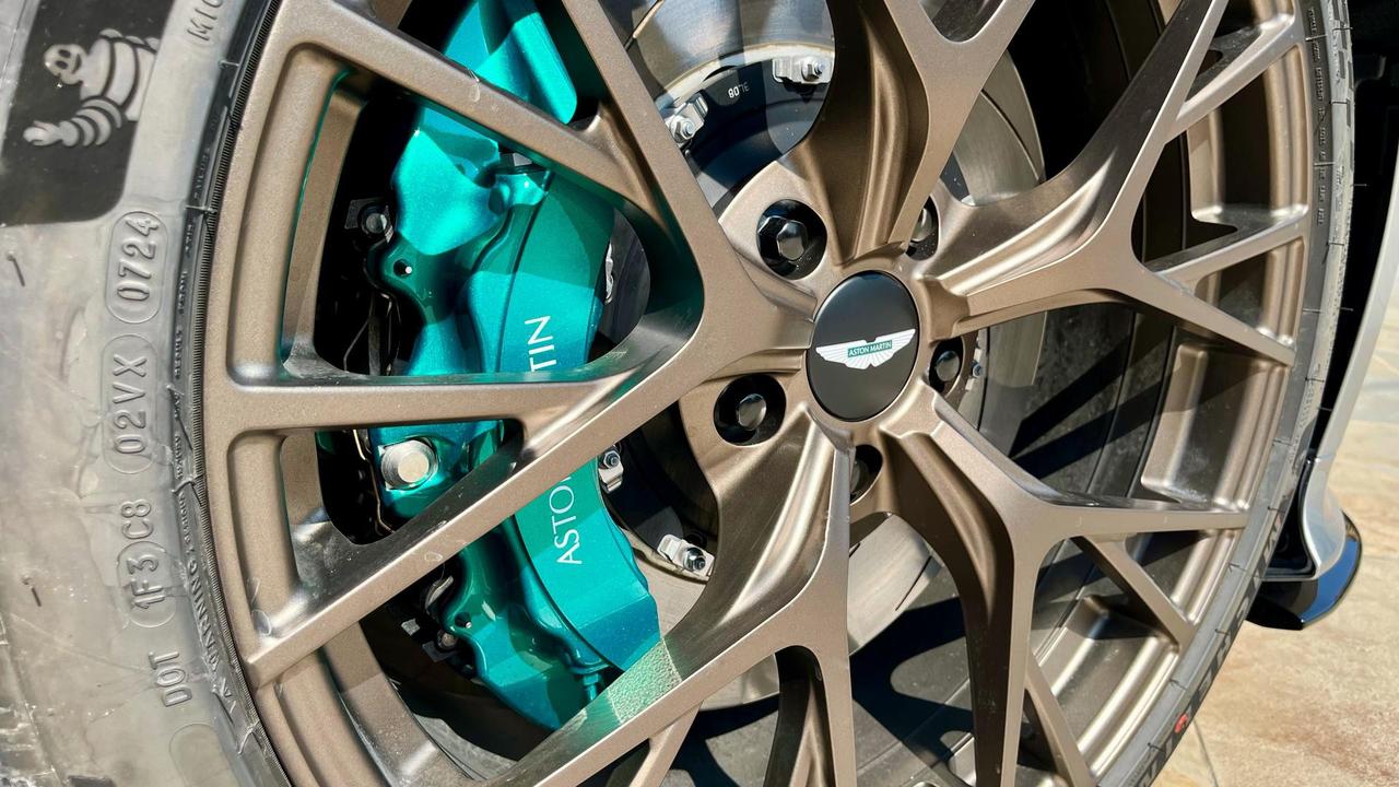 ASTON MARTIN DB12 Coupe 4.0 V8 auto
