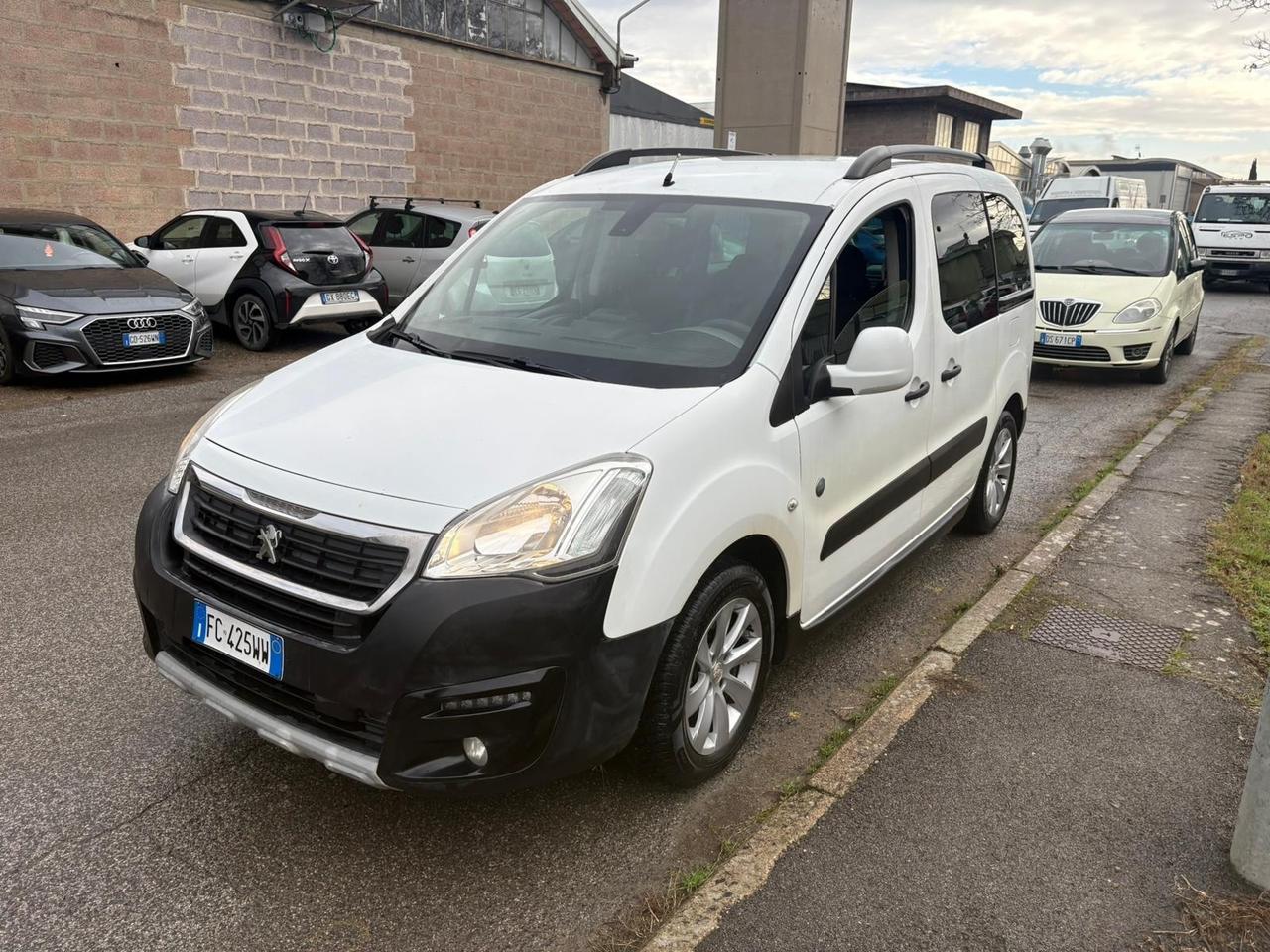 Peugeot Partner Tepee 2016 BlueHDi 120 S&S Outdoor