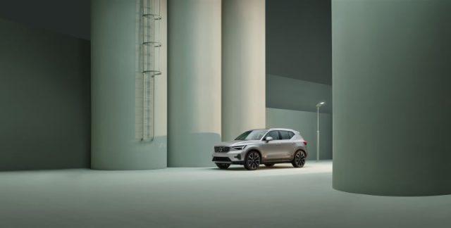 VOLVO XC40 B3 automatico Plus Black Edition N1