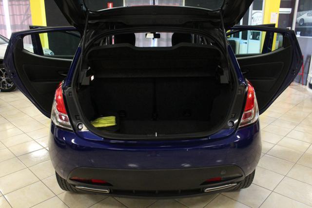 LANCIA Ypsilon 1.2 69 CV 5 porte MOMO DESIGN GPL/BENZ