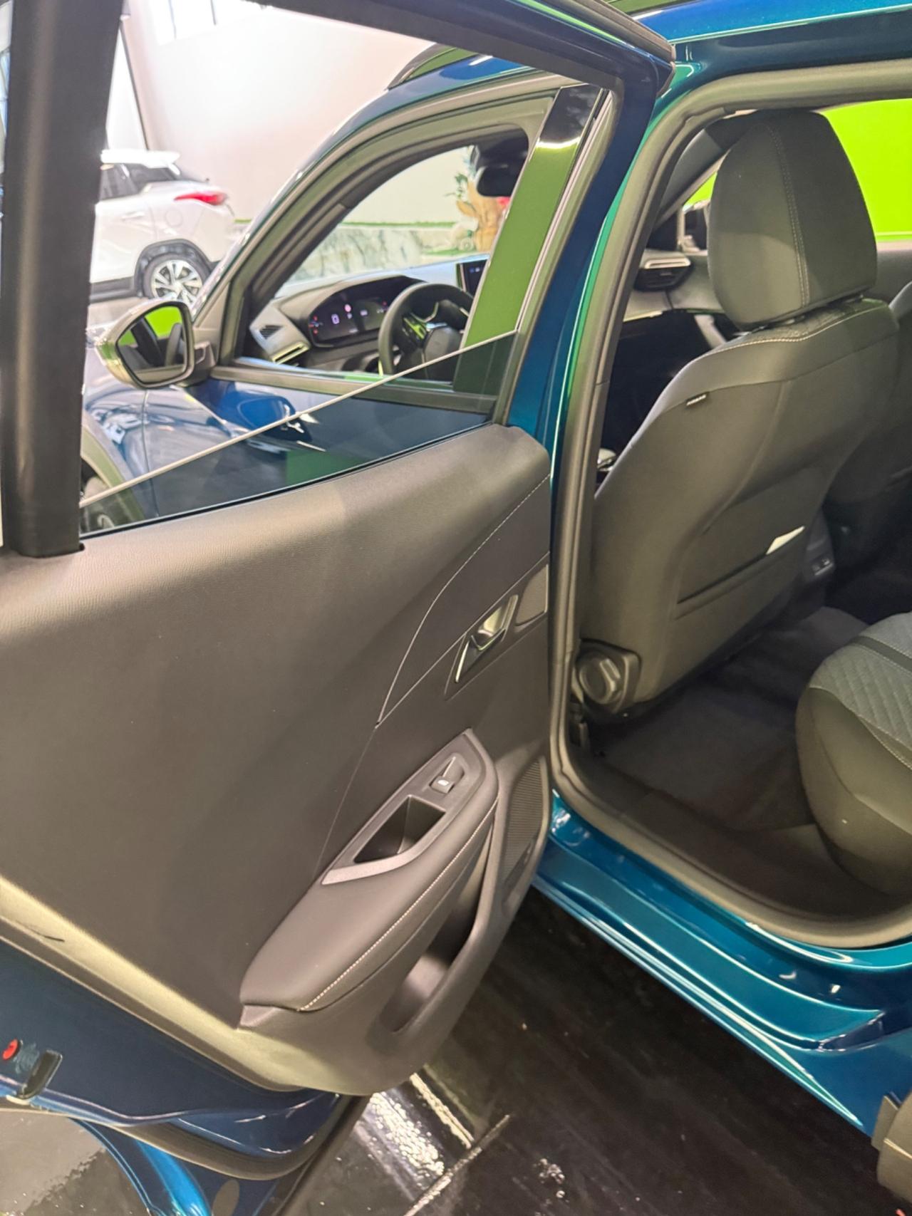 Peugeot 2008 PureTech 130 S&S EAT8 Allure