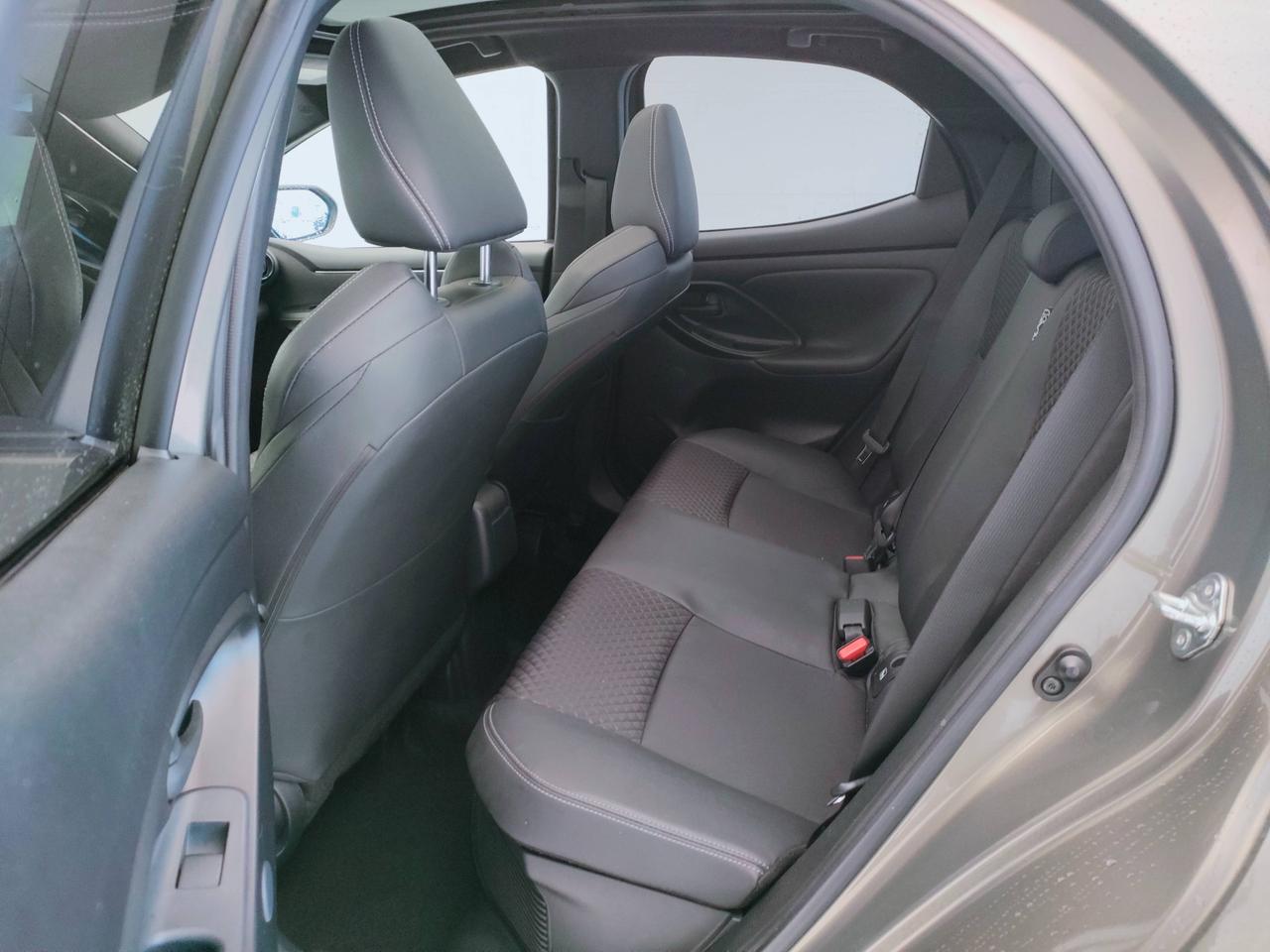 TOYOTA Yaris IV 2020 - Yaris 1.5h Lounge