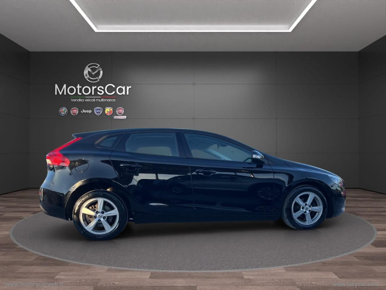 VOLVO V40 D2 Momentum