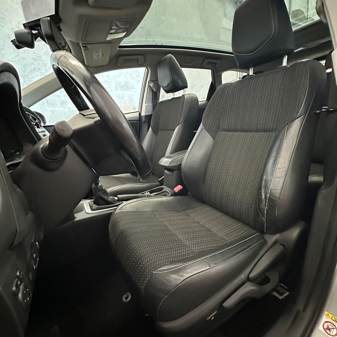 Toyota Auris 2.0 D-4D Lounge