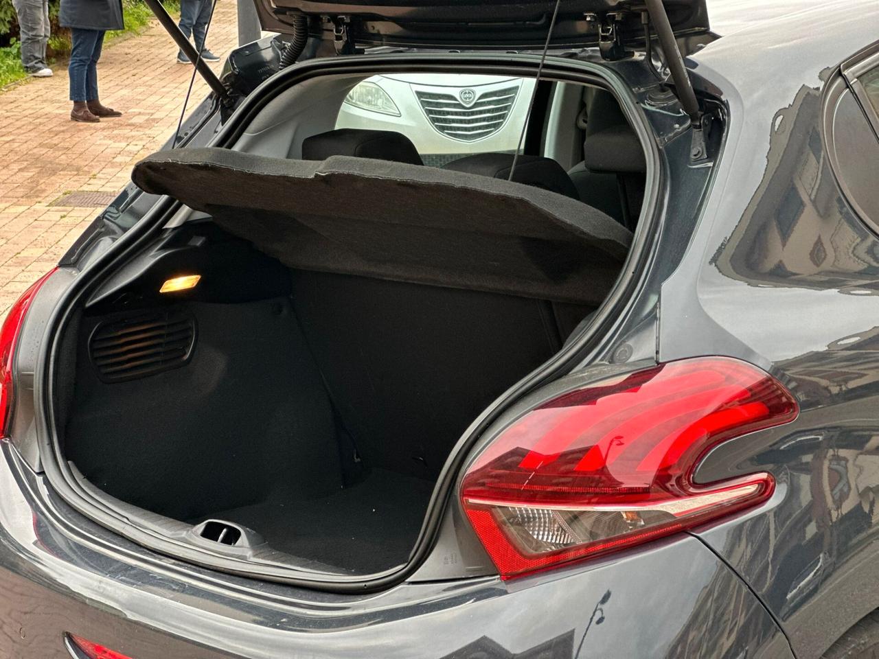 Peugeot 208 PureTech 82 5p. GPL Active