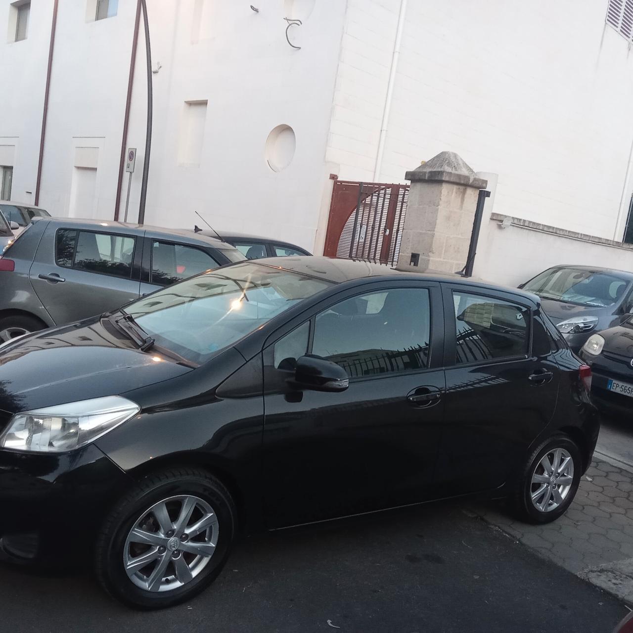 Toyota Yaris 1.0 5 porte