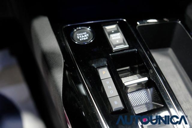 PEUGEOT 3008 HYBRID4 300 E-EAT8 ALLURE PACK