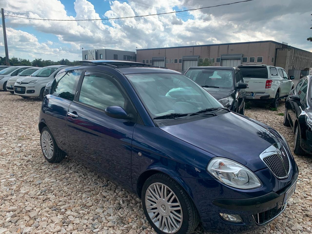 Lancia Ypsilon 1.4 16V Platino