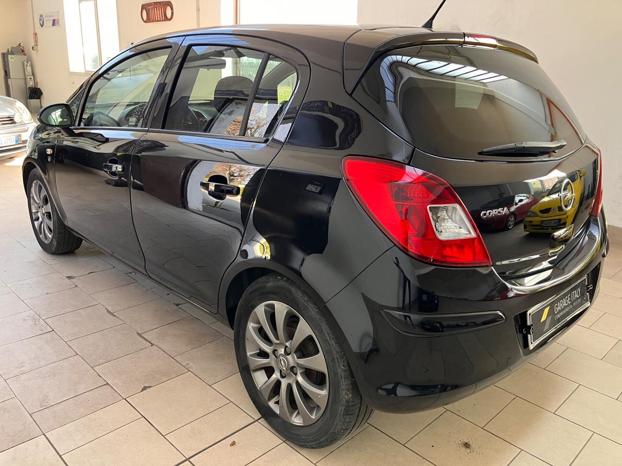 Opel Corsa 1.2 5 porte Cosmo NEOPATENTATI