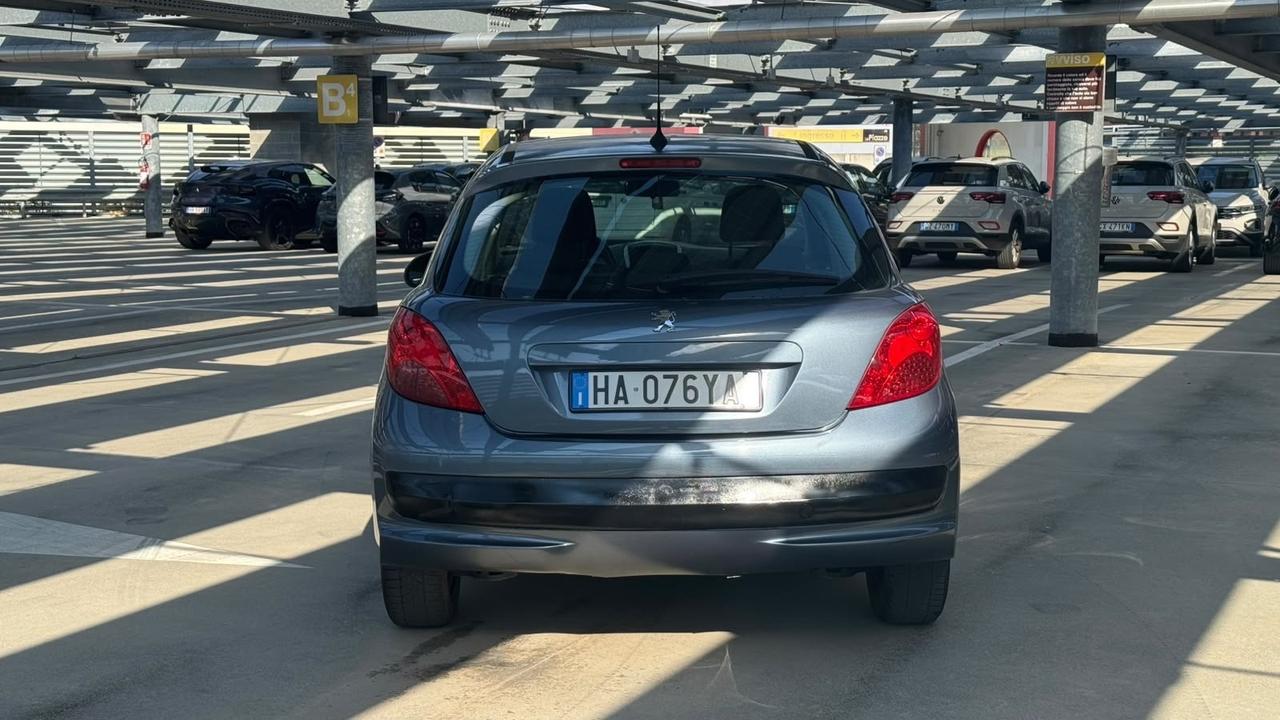 Peugeot 207 1.4 8V 75CV 5p. X Line