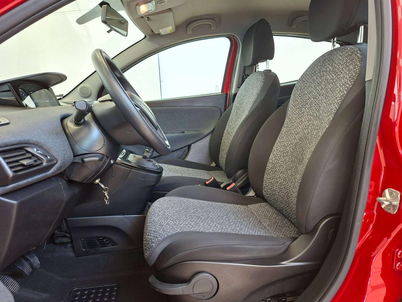 Lancia Ypsilon 0.9 t.air ecochic metano 85 CV