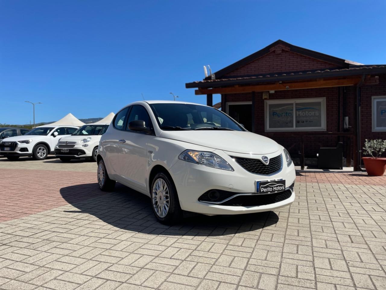 Lancia Ypsilon 1.2 69 CV 5 porte Silver