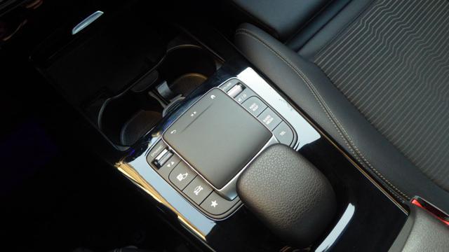 MERCEDES-BENZ A 250 Sedan e hybrid EQ Sport