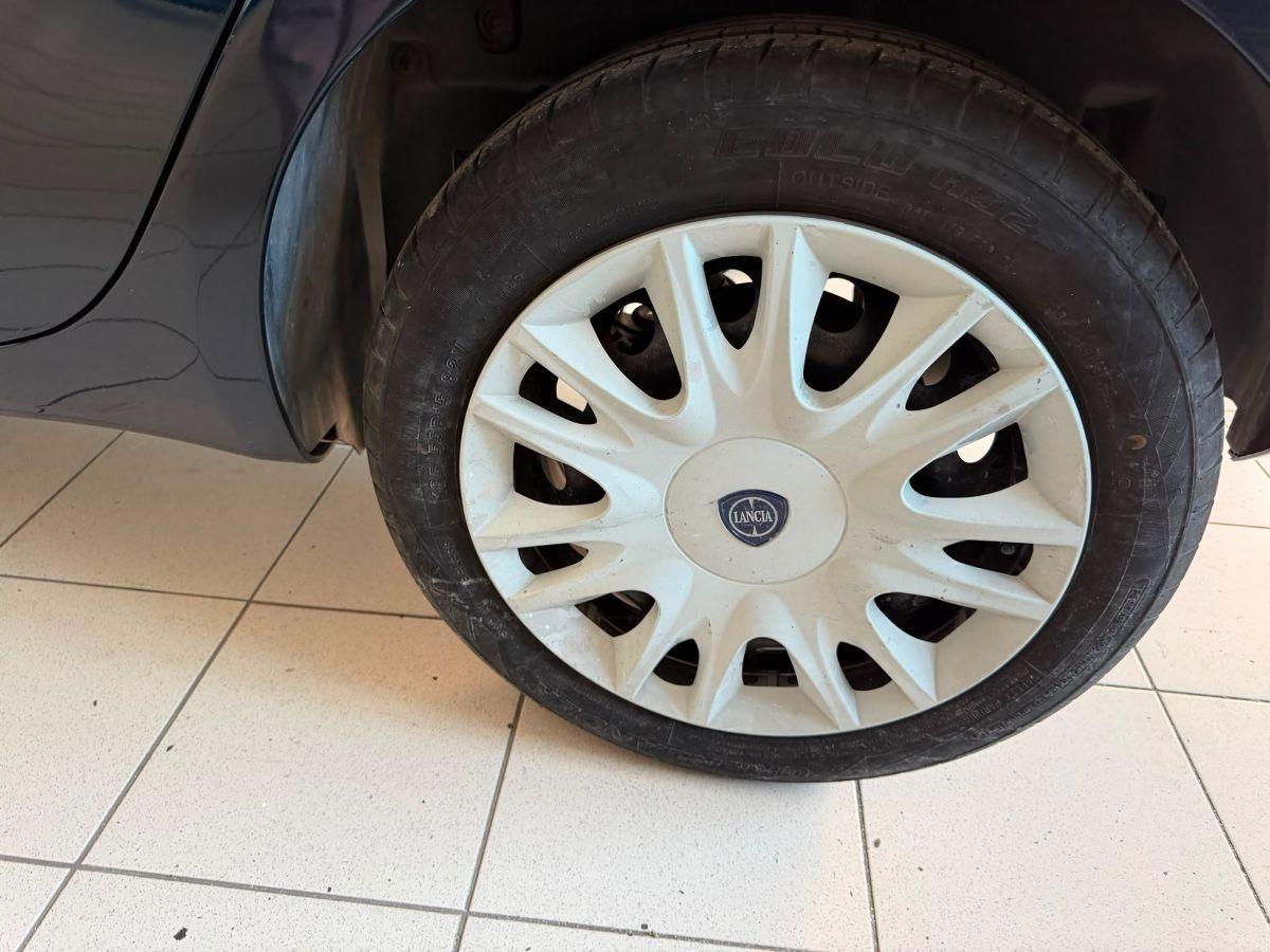 Lancia Ypsilon 1.2 69 CV 5P. Gold