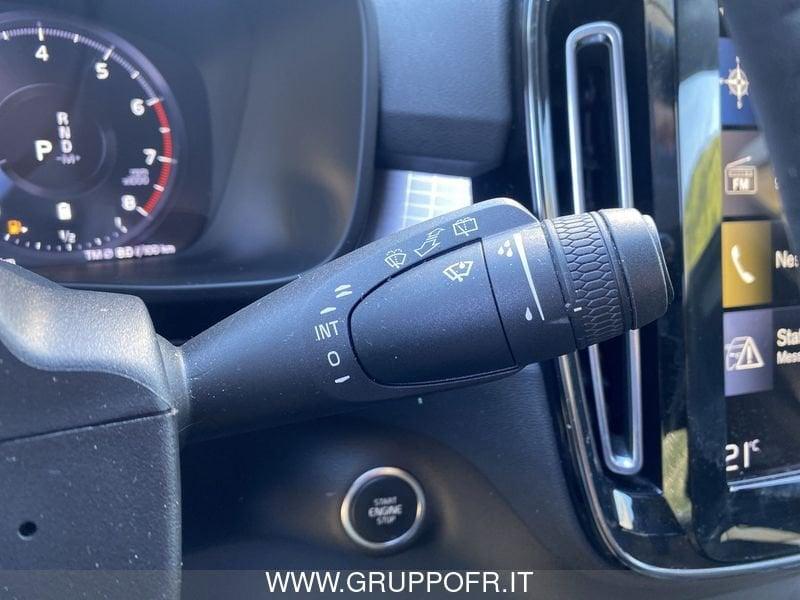 Volvo XC40 B4 AWD Geartronic Momentum Pro
