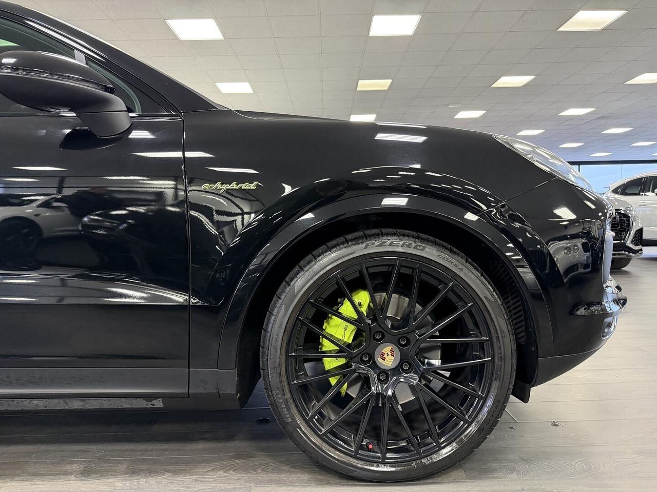 Porsche Cayenne Coupe e-hybrid Platinum Edition