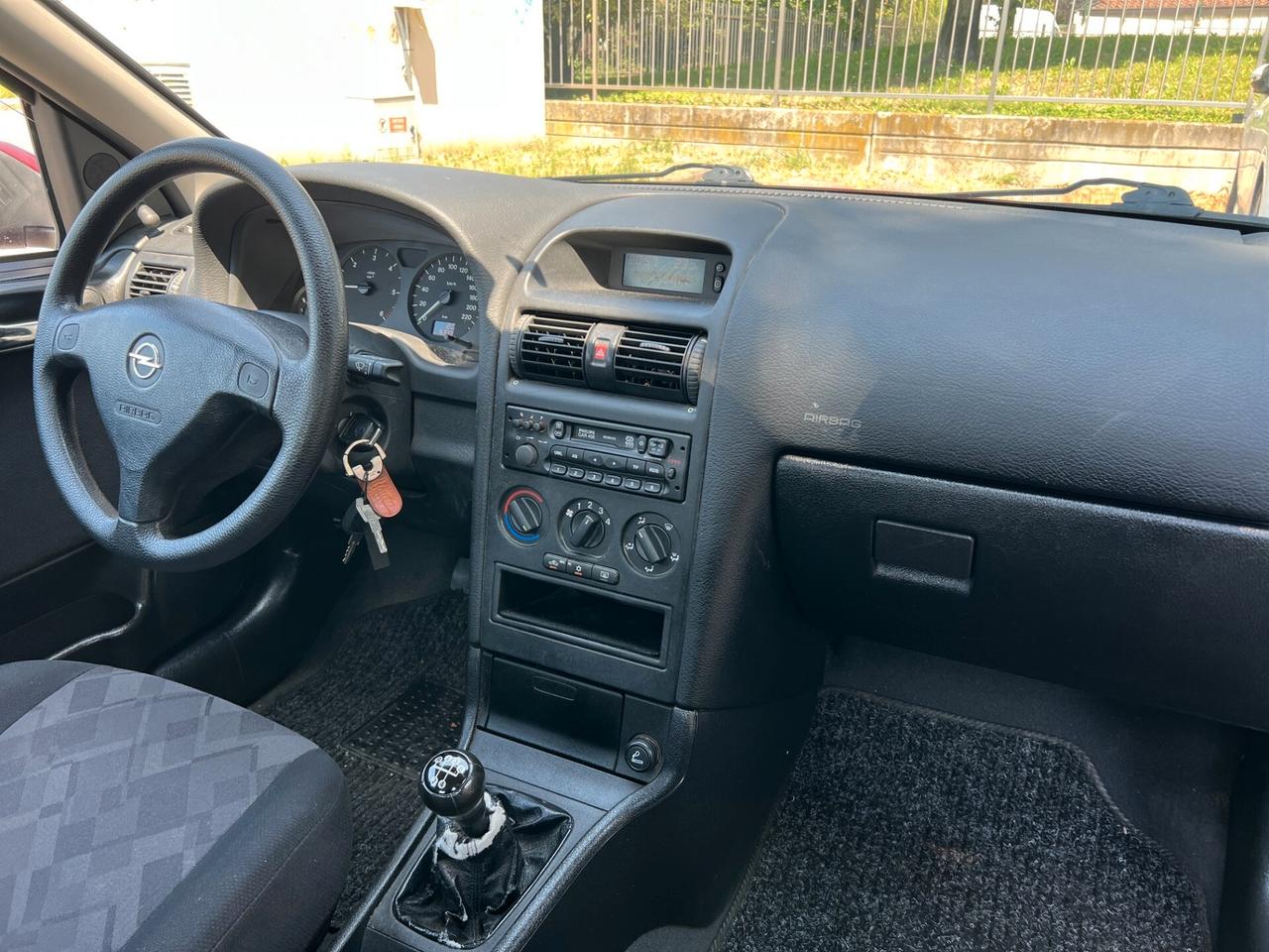 Opel Astra 1.4i 16V cat 5 porte Club adatta a neopatentati