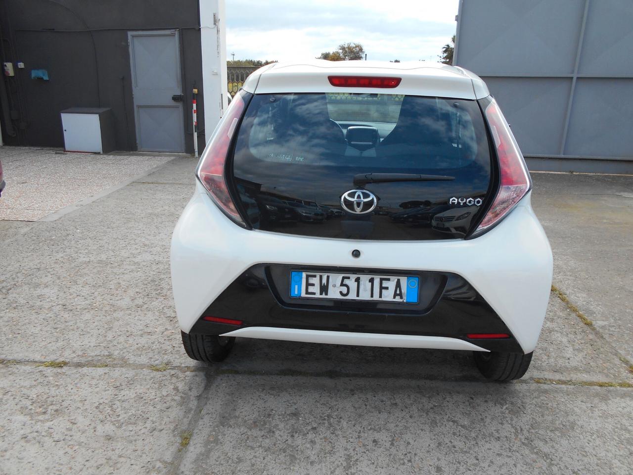 Toyota Aygo 1.0 VVT-i 69 CV 5 porte x-cite